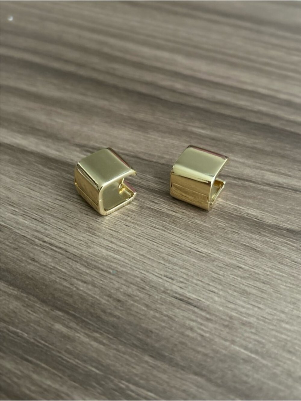 Classic Huggie Hoop Earrings Q1322 - Picture 4 of 6